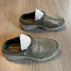 Martha Stewart x Skechers Relaxed Fit Vegan Clogs Easy Going Olive Green Size 10